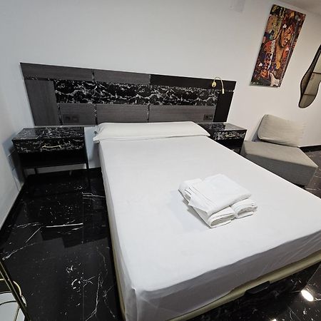 Apartamentos Benidorm Black Dış mekan fotoğraf